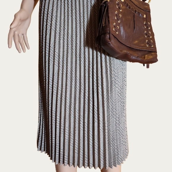 Preppy MARKS AND SPENCER, M & S COLLECTION PLEATED PLAID SKIRT, lightweight - Picture 9 of 12